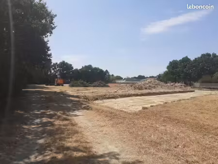 terrain 385 m² la garnache