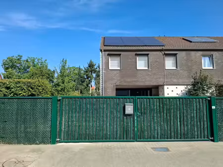 maison 3 façades avec 3 chambres et peb b