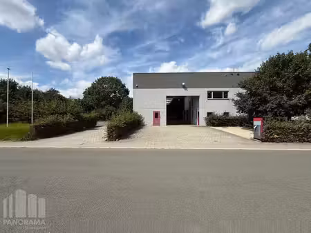 magazijnruimte met kantoor en verhard buitenterrein!