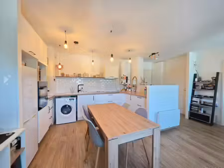 appartement t2 46m² entièrement rénové  avec parking privatif  à 5min à pied du centre-vil