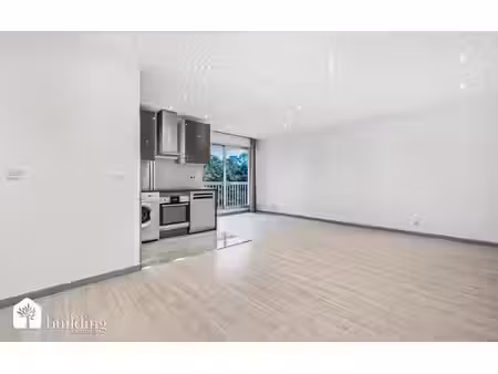 proche saussaye - grand studio - 40 06 m² avec balcon