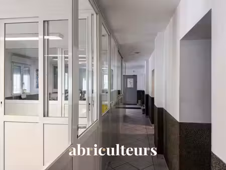 entrepôt & bâtiment commercial 695 m² environ en vente dans la zi les ferrières  le muy (8