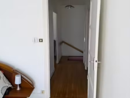 coquette maison mitoyenne habitable sur 2 niveaux