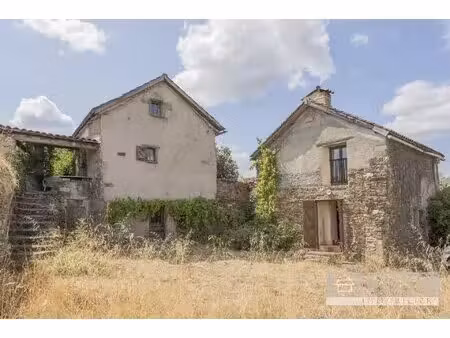 ensemble de deux maisonnettes  grand atelier et hangar autour d’une cour intérieure