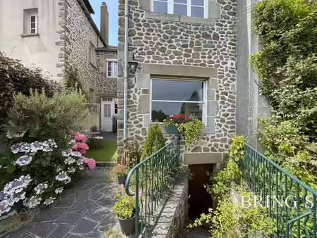 maison de caractère 208 m²  7 chambres  dépendances et jardin