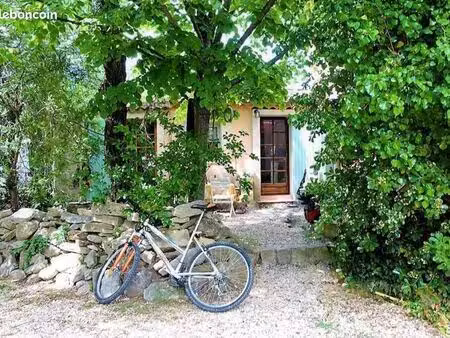 location cabanon  chalet sud luberon