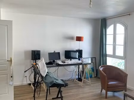 t2 de 54 m² entièrement rénové – résidence calme et sécurisée – quartier saint-pierre