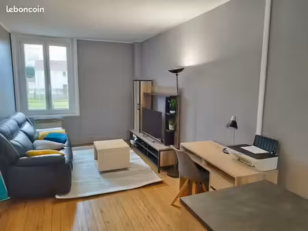 t2 meublé 44m2 proche gare/centre avec parking