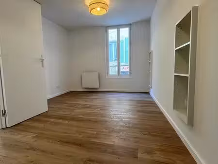t2 neuf 40m² — digne-les-bains  rue de provence — 640/mois