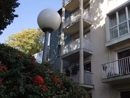 tres rare  appartement 2 pièces f1bis 31 m²  résidence sécurisée  balcon  cave  parking  p