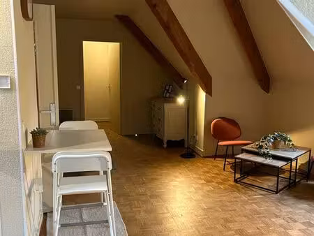 ? studio meublé rénové – 41 m² – dernier étage avec ascenseur – hypercentre metz