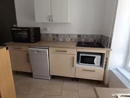 confortable appartement de 57m2 totalement meublé et rénové idéal couple ou colocation étu