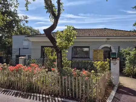 cabinet médical au calme  à deux pas des plus beaux parcs du plessis et de châtenay