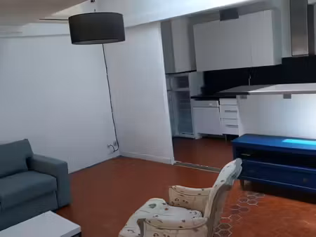 aix location grand t2 meublé – 3e et dernier étage – hyper centre