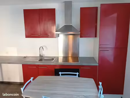 studio meublé avec cuisine équipée et fibre optique