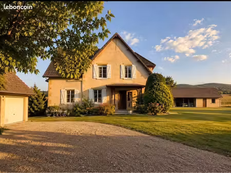 maison avec terrain et dépendances
