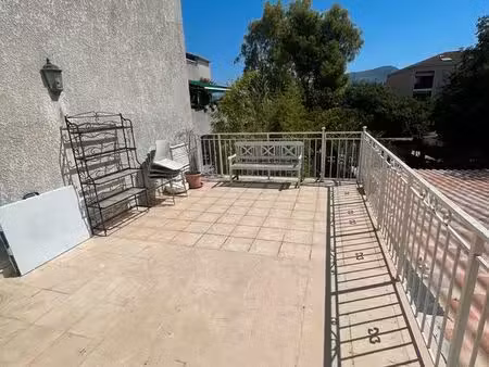 t2 50 m2 meublé terrasse jardin 13008 saint-anne