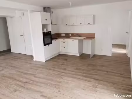 t4 80m2 - 3 ch - pouancé coeur de ville