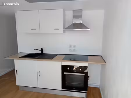 petite maisonnette toute équipée avec mezzanine