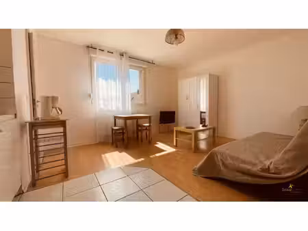 studio meublé de 22 m² avec parking – centre-ville de brumat