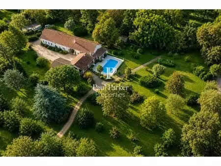 maison montpon menesterol 348 m2  piscine  parc de 18000 m²