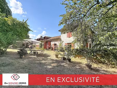 propriété néo-basque avec dépendances  15 ha et vue dégagée