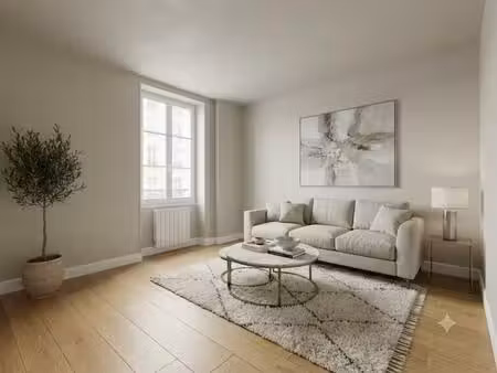 appartement t2 à rénover – centre-ville fontainebleau – fort potentiel