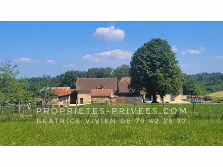 rouffignac: au calme  sans voisins  corps de ferme avec maison rénovée en 2021. jardin 5 h
