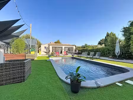 maison familiale de 140 m² avec studio  piscine  commerces à p