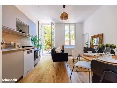 a vendre t2 traversant  jardin privatif  saint seurin