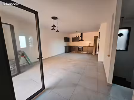 t2 contemporain 55 m² – terrasse plein sud – accès indépendant – entzheim