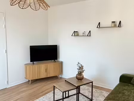 t2 refait à neuf - 34 m² - château d'angers