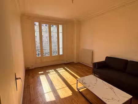 charmant 2 pièces meublé – vue sur le théâtre rutebeuf – clichy centre