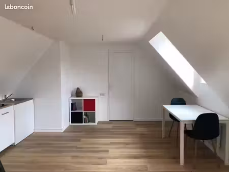 f2 de 40 m2 meublé proche fac  centre et gare