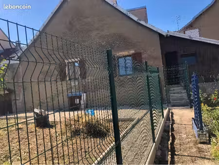 hericourt centre maison meublée + terrain piscine cuisine extérieure