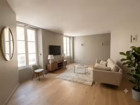 appartement t2 à rénover – centre-ville fontainebleau – fort potentiel