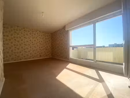 appartement à vendre à vannes t1bis à rafraîchir quartier trussac place de parking et cave