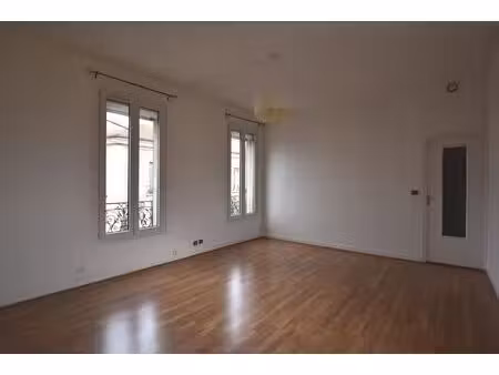 beau deux pièces très agréable - proche ligne j