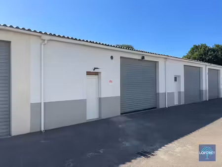 les sables-d'olonne  les plesses - garage/dépôt  98 m²