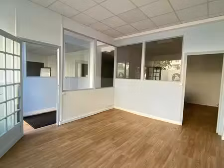 location local professionnel 180m²