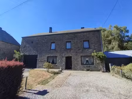 ! sous option ! charmante bâtisse au coeur de maissin