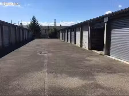 à vendre garages/box lyon 8