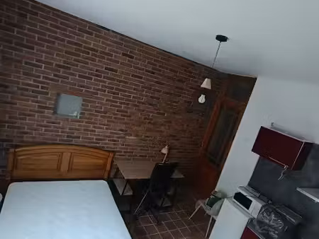 chambre meublée avec salle de bains et kitchenette