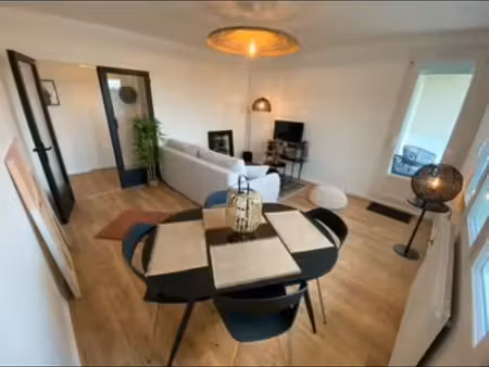 appartement meublé rénové – 57 m² – 2 chambres – balcon et parking