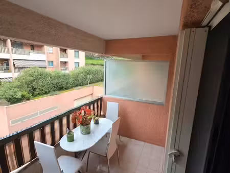 à louer – charmant studio meublé avec terrasse – résidence calme et sécurisée