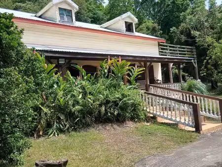 appartement f3 bas de villa creole