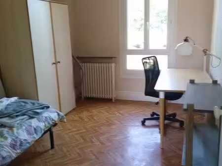 f1 meublé   25 m² face hôpital vichy