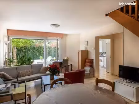 séjour/salle à manger de 38m² donnant accès sur terrasse/jardin exposés sud