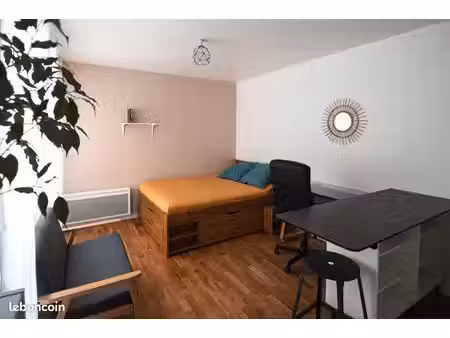 studio meublé 27 m² avec un emplacement de parking privatif