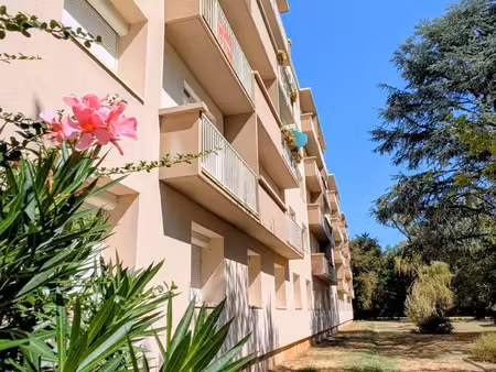 f4 avec balcon en centre-ville de montélimar